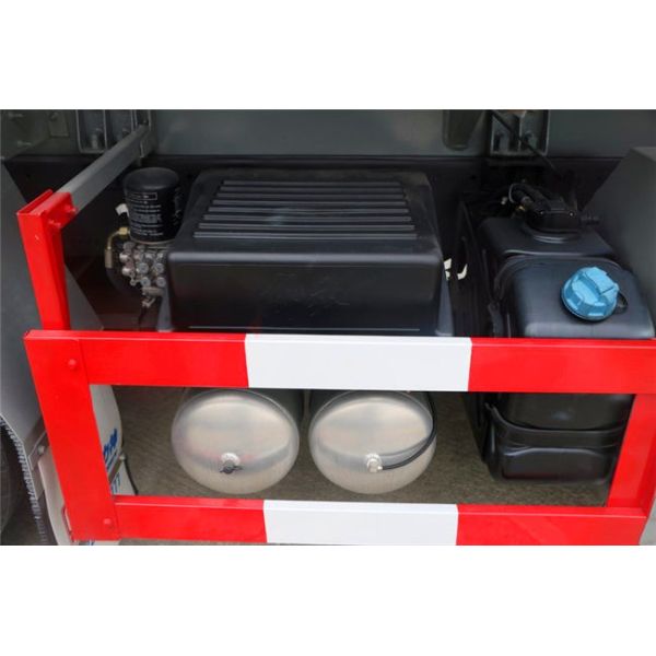 Large Capacity 8x4 FAW Diesel Fuel Storage Tank Truck Euro III Red Color