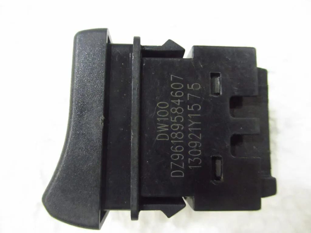 Shacman Dz96189584607 Inter-Wheel Locking Switch Spare Parts