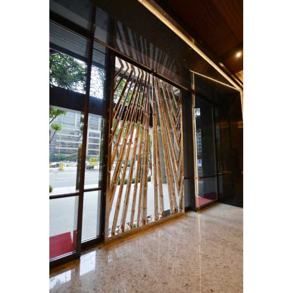 Современные декоративные высокорослые крытые скульптуры подгоняли хорошее сопротивление к пару