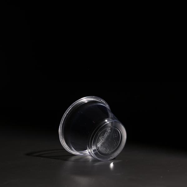 Copo de PET de plástico transparente empilhável para bebidas frias com tampa plana / cúpula