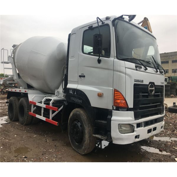 Used HINO 700 Concrete Mixer Truck with 24120*9940*17190mm Outline Dimension at Affordable