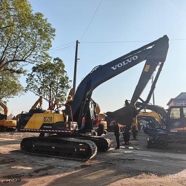 Tracked  EC210 Second Hand Volvo Excavators 21 T Building Earth Excavating Equipment