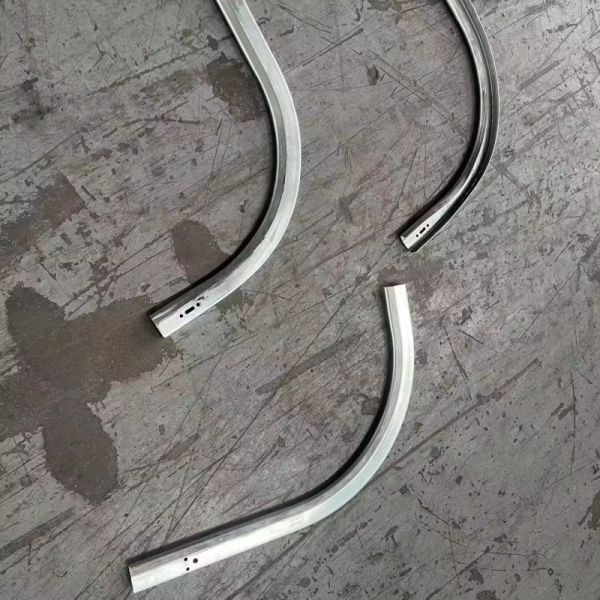 Thickness 1.5-2mm Double Guide Rail Curve Making Machine with 2 Sets of Customized Mould