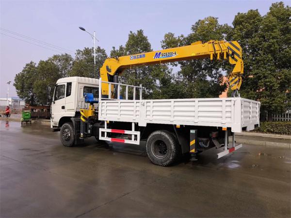 8 toneladas de caminhão Dongfeng 4WD offroad montado guindaste para construção municipal e condições de estrada ruins