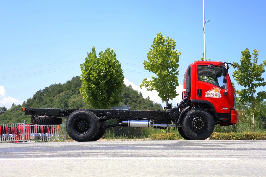 15 ton 4x2 flat cab truck chassis diesel power for body‑building modification export