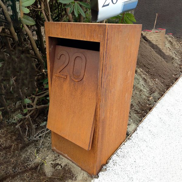 Polishing Craft Weathering Steel Sculptures Outdoor Metal Art Post Boxes