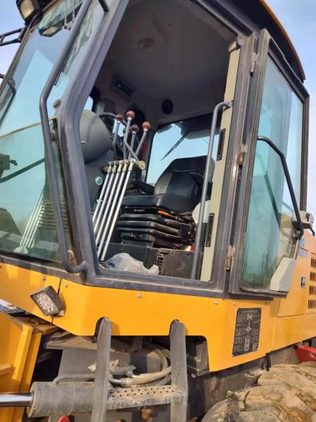 XCMG 1803 Used Road Graders Diesel Engine Shanghai SC7H190 1G3