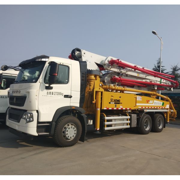 Sinotruk Factory price 6x4 52m HB52V schwing concrete pump remote control truck mounted mixer concrete pump pipe