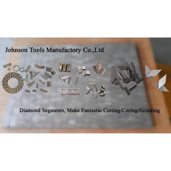 El diamante de la forma del rectángulo divide el segmento que corta de 700m m en segmentos para la piedra/el hormigón