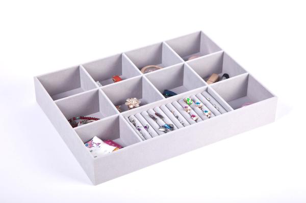 Tray organizador de joyas para la optimización del espacio del armario