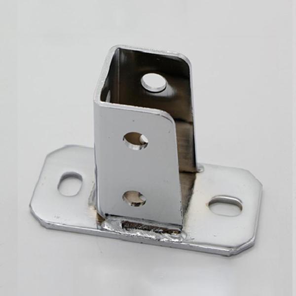 Des supports sismiques en acier pour les accessoires de protection sismique essentiels