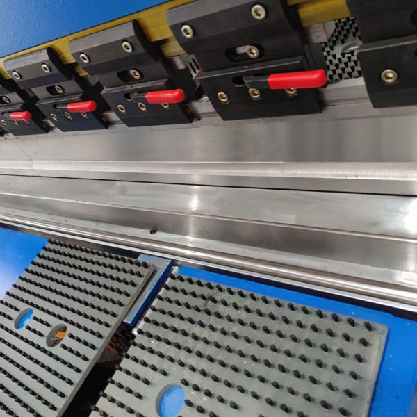 freno de la prensa de 11kw Mini Hydraulic Press Machine Economic 160T 3200m m Digitaces