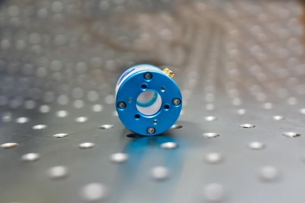 4GW / Cm2 Pockels Optical Modulator Blue Color Case For Laser Cavity Q - Switching