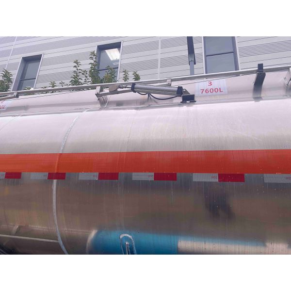 Tanker à pétrole en alliage d'aluminium à trois axes de 60000 litres, semi-remorque adaptée aux remorques de camions