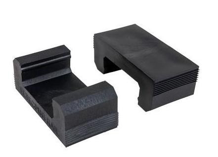 Almohadillas de goma ranuradas negras para vías férreas 45/66mm