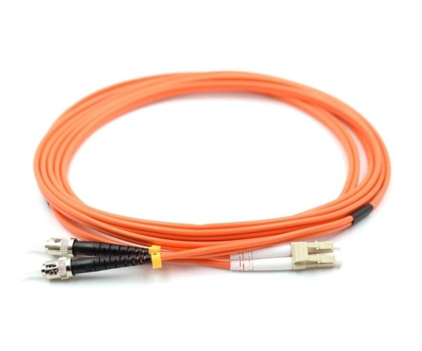 Assemblage de câble à fibre 62.5/125 multi-mode avec une attenuation de 3,0 dB/km