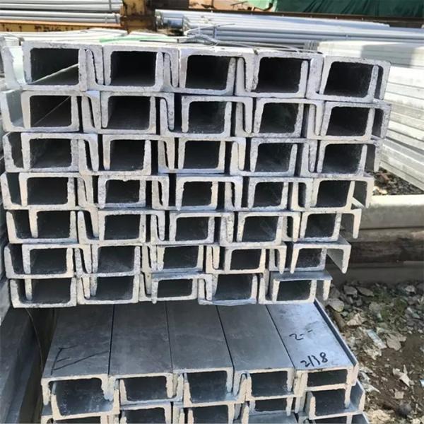 Feixe do canal do aço carbono C de ASTM Q235 nenhum G3452 perfurado laminado a alta temperatura