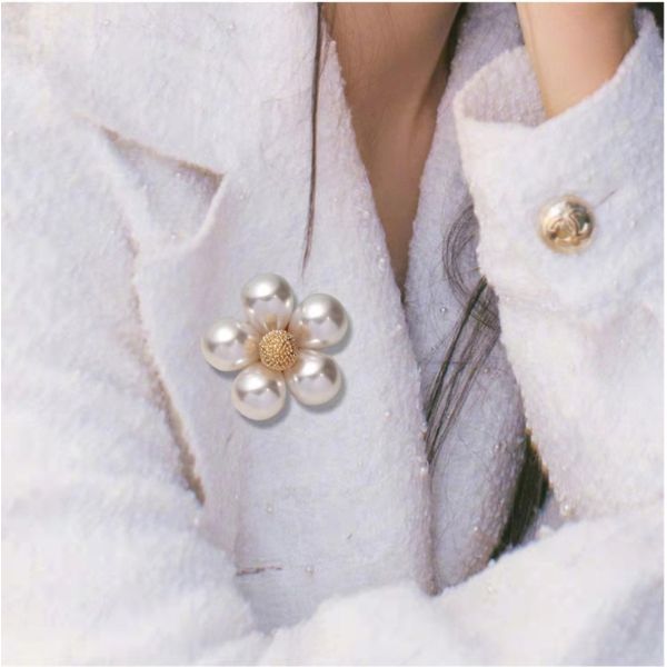 Gold Mens Diamond Cufflinks Inlaid Pearl 1.5cm×1.5cm Size OEM ODM