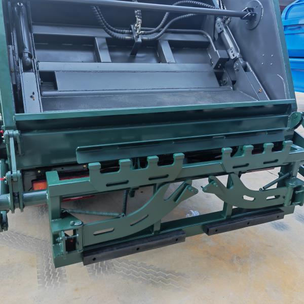 Sinotruck Howo Benne basculante droite Robuste Camion poubelle compacteur