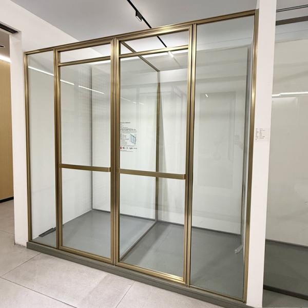 Two Styles, Two Charms – The Versatile Choices of Shower Enclosure Glass