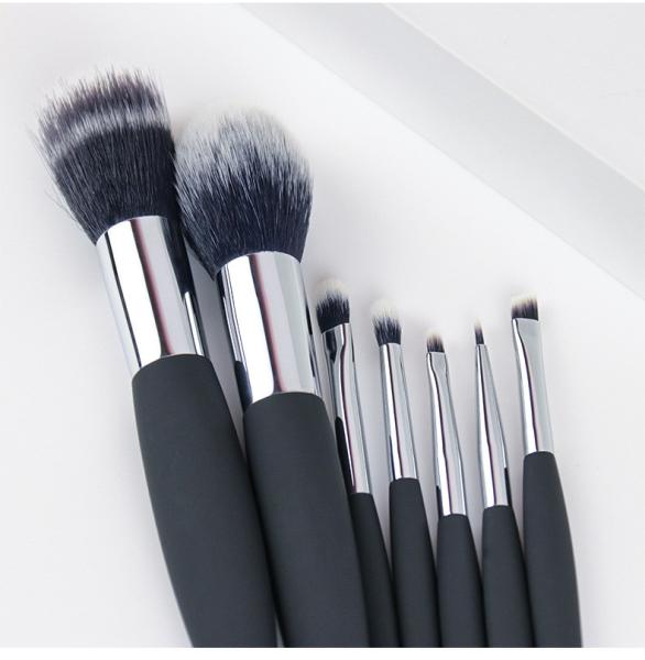 7 Pieces Luxury Travel Makeup Brush Set Easy Grip Durable Plastic Handle