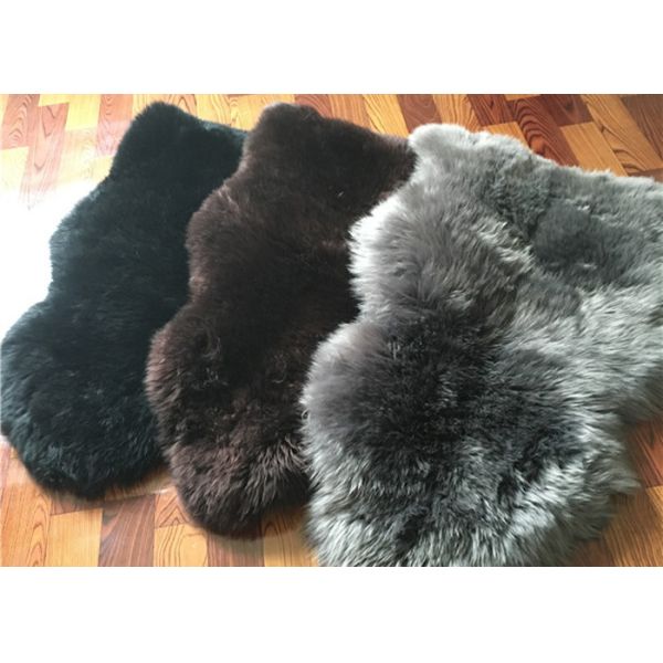 Manta decorativa teñida gris clara grande natural del hogar largo de la lana de cordero de la manta real de la zalea