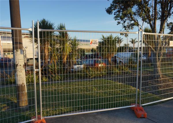 2100mmx2400mm galvanized 42 microns zinc coated temp fence panels OD32mm x 1.8mm or 2.00mm thick mesh 60mm*150mm*4mm dia