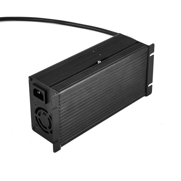 Эффективные свинцово-кислотные зарядные батареи Lifepo4 зарядные батареи 12V 36V 48V модель E3