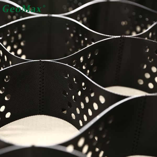 Black HDPE Geocell 150mm Height 356mm Welding Space For Slope Revetments Landfill Lining Heavy Industrial