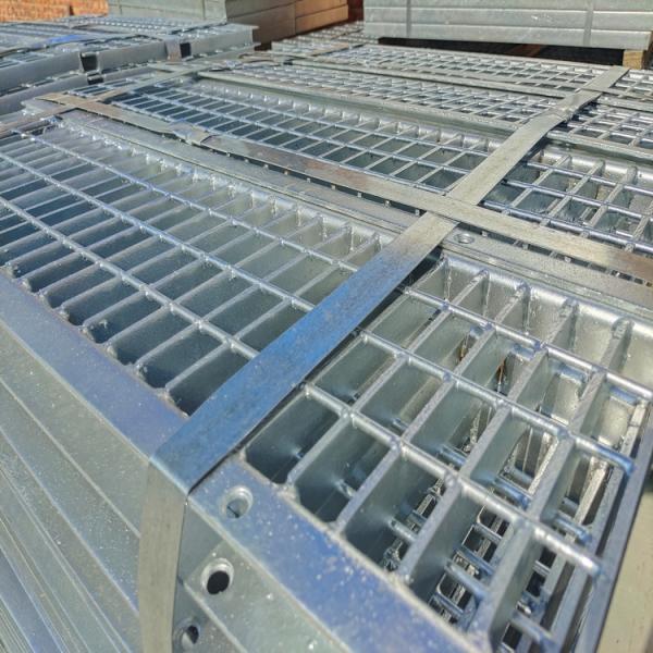 Industrial Grade Steel Grating Panels Interlocking Design For Drainage Ventilation