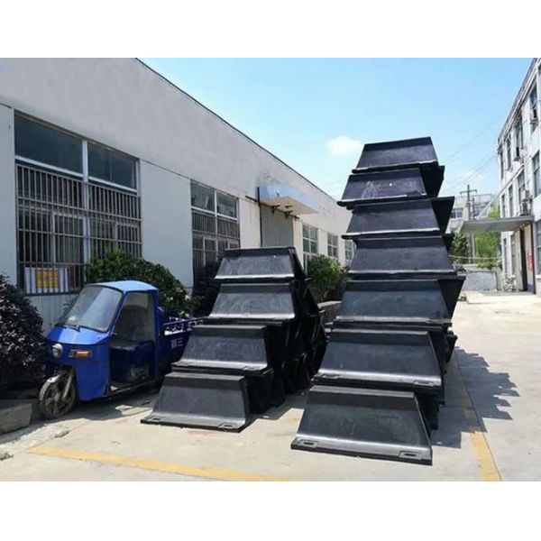 Extruded Rubber Dock Fenders Bumper V Shaped 8 Mpa Tensile Strength