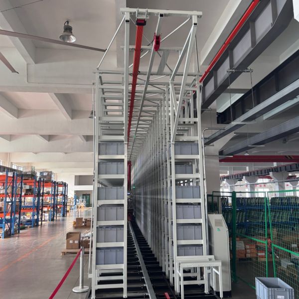 Intelligent Control Automatic Stacker Crane Warehouse High Density For Manufacturing Parts Storage