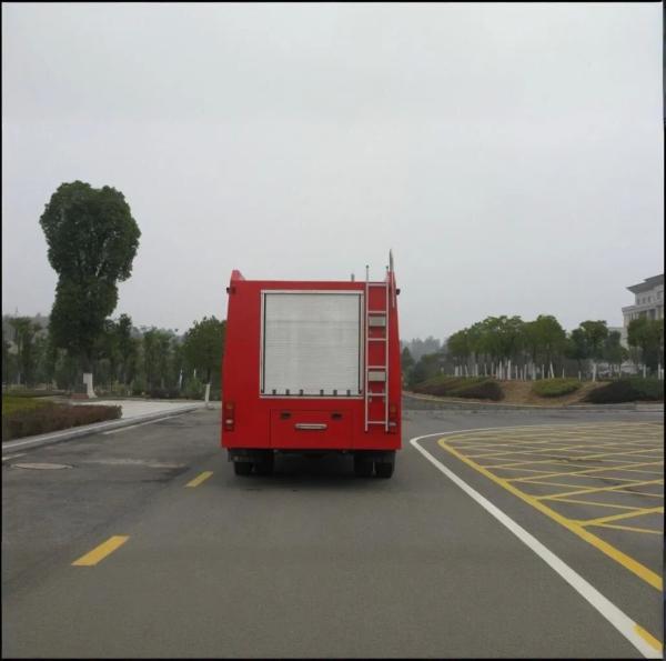 China Fire Fighting Truck Dongfeng 5ton 5000L Water and Foam Fire Truck Fire Fighting Equipment Fire Truck