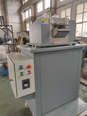 Машина штрангпресса фильма PE расточительствует трубу PP PVC кладет машину в мешки бутылки ЛЮБИМЦА пластиковую повторно используя