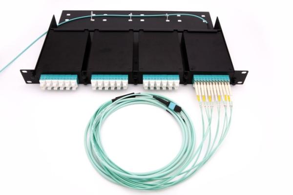 1U 19 MPO Rack Mount Fiber Optic Armored Cable Panel 96 144 Port Standard / Low Loss
