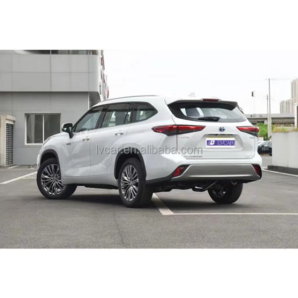 Panoramic Sunroof and Convenience 2023 Toyota Highlander SUV