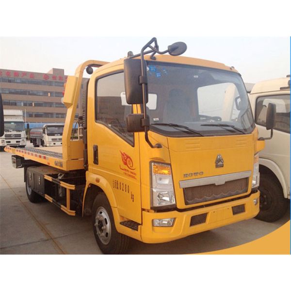 4X2 Small Flatbed Tow Truck 3 Ton 2 Axles 6 Wheels For Sinotruk HOWO CCC Approved