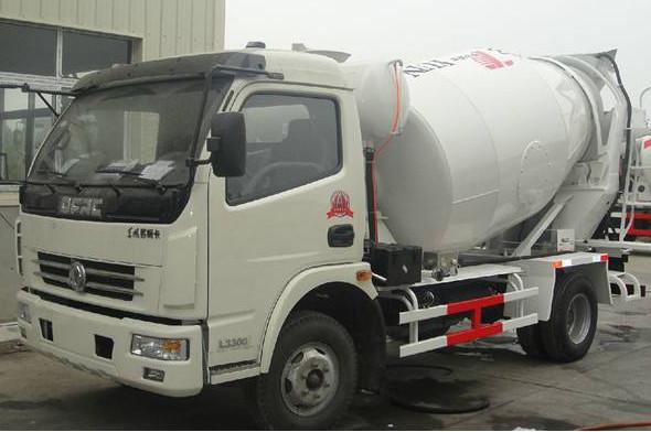 3 M3 Capacity Small Concrete Truck , Dongfeng 4X2 Concrete Cement Mixer Truck