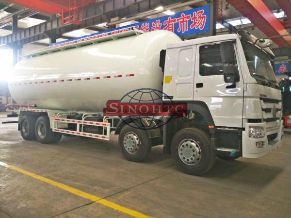 8x4 Heavy Duty Cement Bulk Carrier Truck 30m3 Tank Volume LHD / RHD Steering