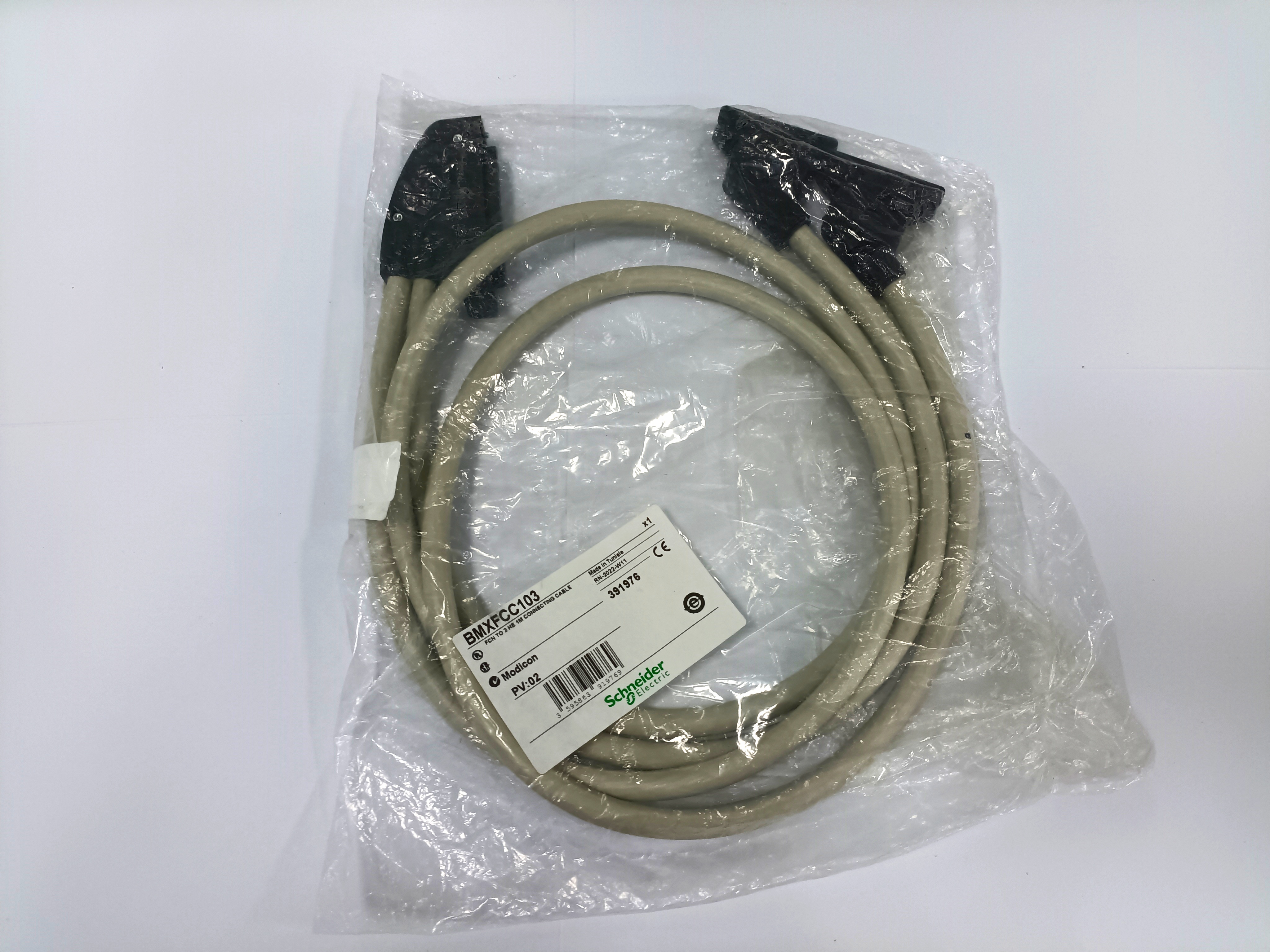 BMXFCC103 Schneider Преформированный шнур Modicon M340 40 Way Terminal 2 X HE10 Коннектор, 1 м