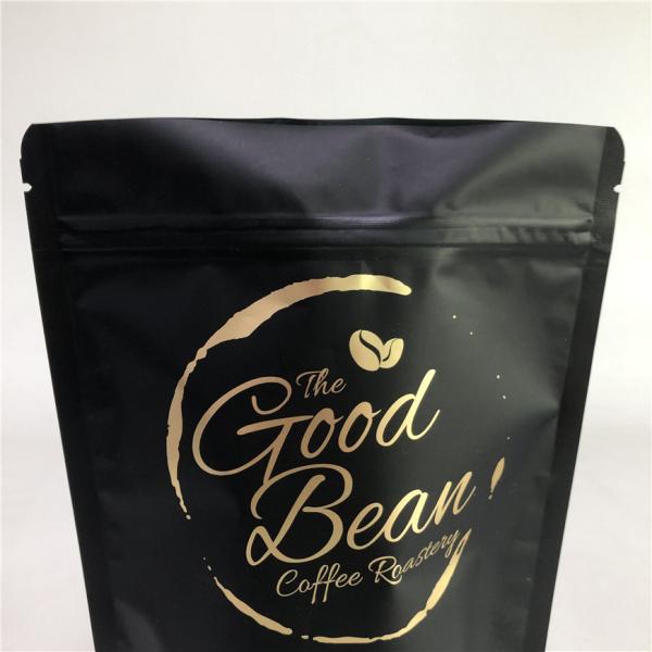O saco de café preto levanta-se o saco de pó do chá/café/petisco/soro do produto comestível do malote
