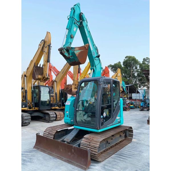Excavatrice KOBELCO SK75 d'occasion avec soupape hydraulique d'origine et peu d'heures de travail