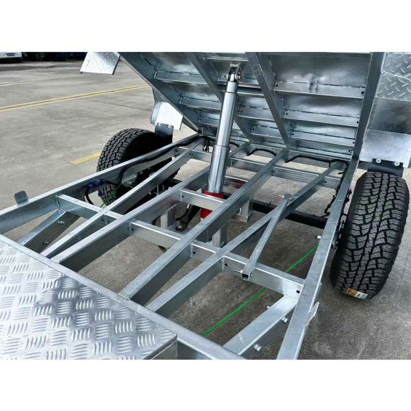 Remorque basculante simple essieu entièrement soudée argentée 8x5, PTAC 2000 kg