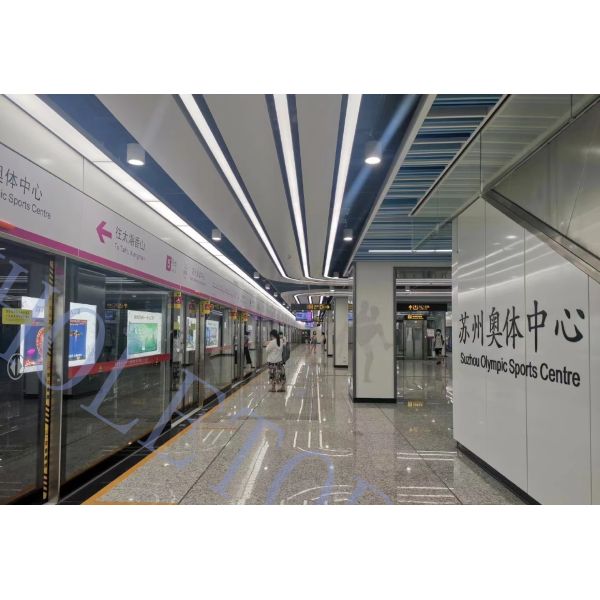 Лоснистая керамическая покрытая алюминиевая панель для железнодорожного вокзала