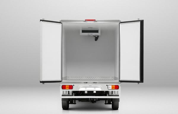 SGMW Wuling 2.7 Tons  Mini  Van Box Refrigerated  Electric Cargo Truck Freezer Truck for Frozen Meat and Chicken