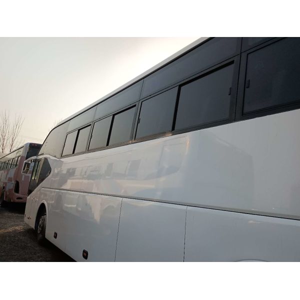 Автобусы челнока до аэропорта 55 Yutong используемое местами ZK6127 использовали автобус тренера тренеры аэропорта 2016 год