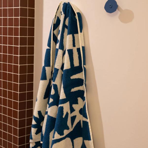 Extra Soft and Durable 100% Cotton Beach Towel with Colorfast Design for Pool and Travel