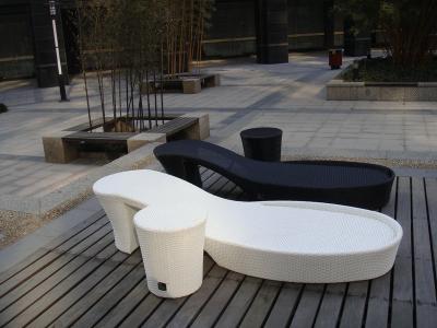 High Heel Shoes Shaped Cane Daybed , White Resin Wicker Daybed