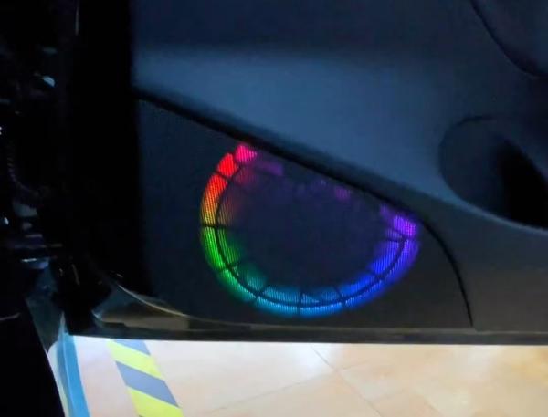Iluminação ambiental Rainbow symphony dinâmica Radium escultura para Tesla Modelo Y ((2021-2022)