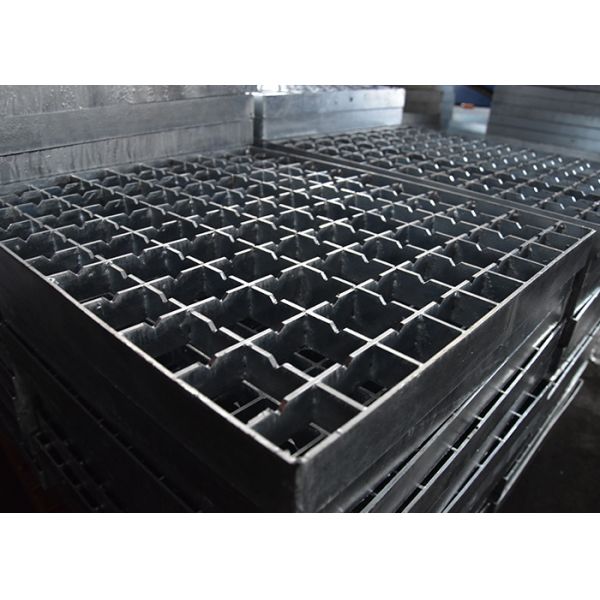 OEM Galvanizing Serrated Steel Bar Fence Grating For Driveways